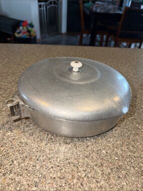 Vintage Magnalite wagner ware 4508-p pan with lid